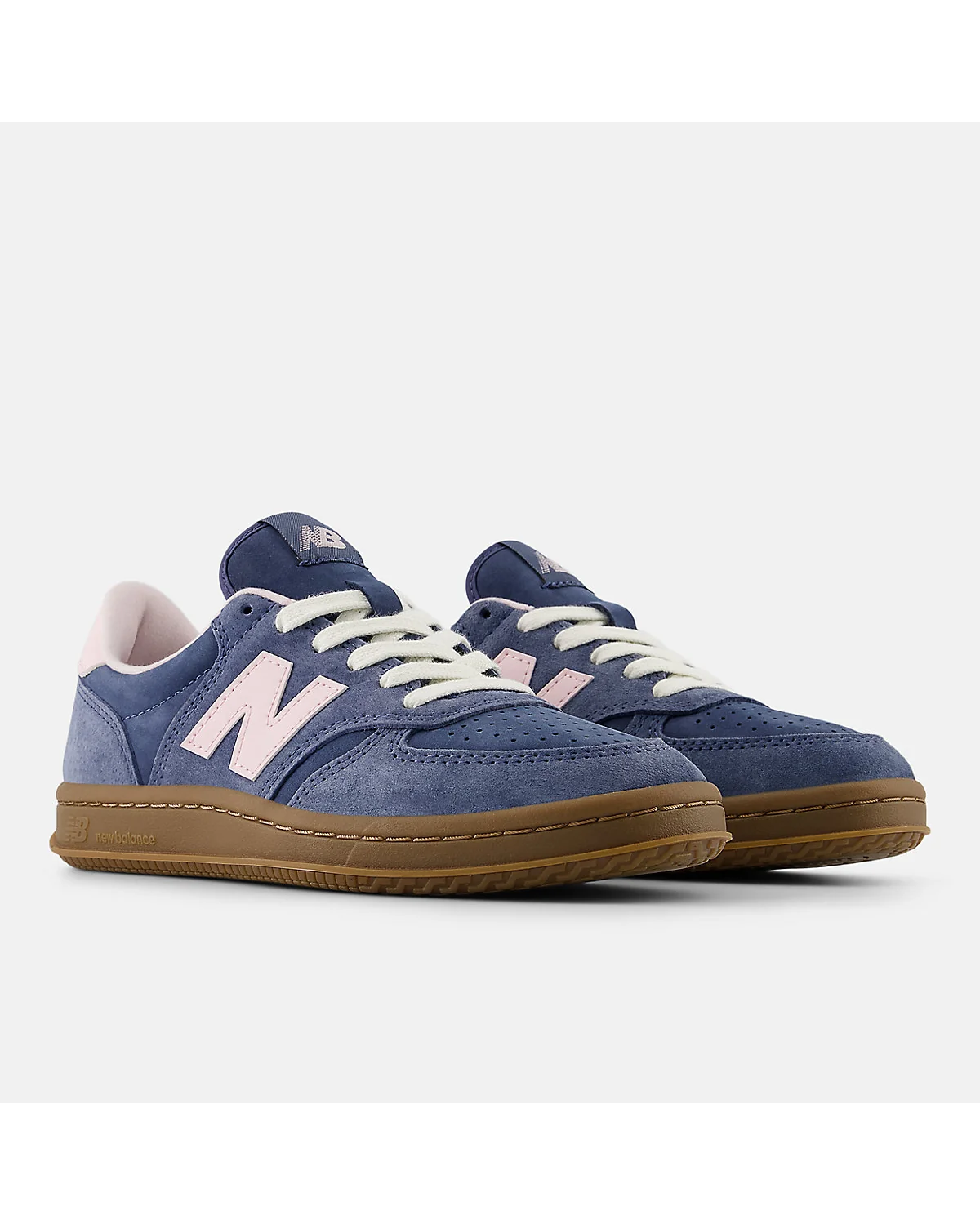 Кроссовки New Balance T500 в паре, фронтальный вид с внутренней стороны.