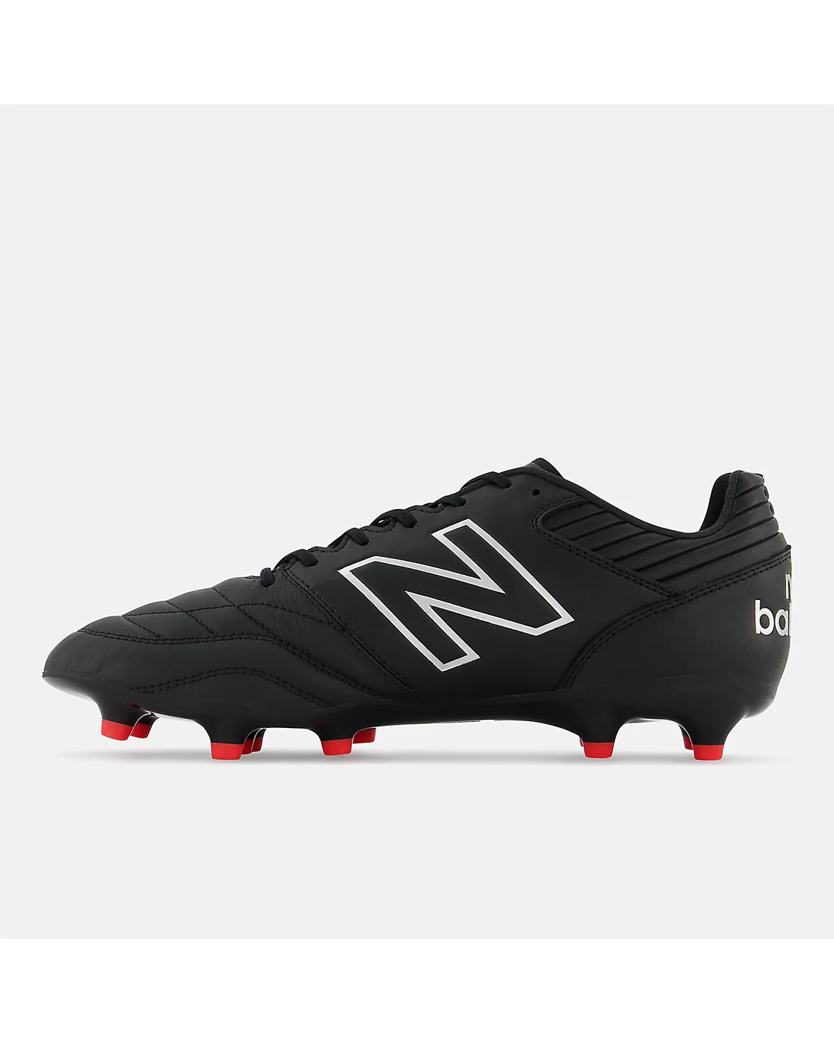 Футбольная бутса New Balance 442 V2 Pro, вид с внутренней стороны.