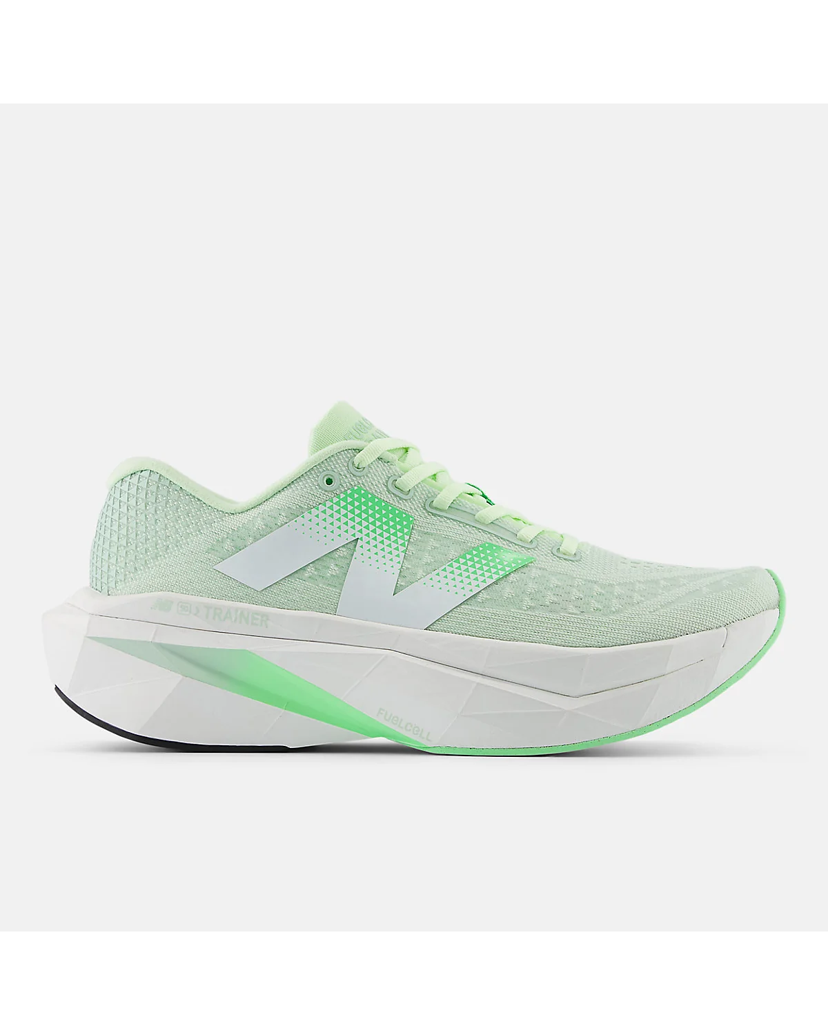 Персиково-зелёные кроссовки New Balance FuelCell SuperComp Trainer v3, вид сбоку.