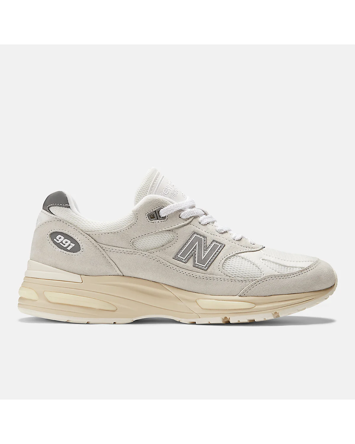Серо-бежевые кроссовки New Balance 991v2, вид сбоку