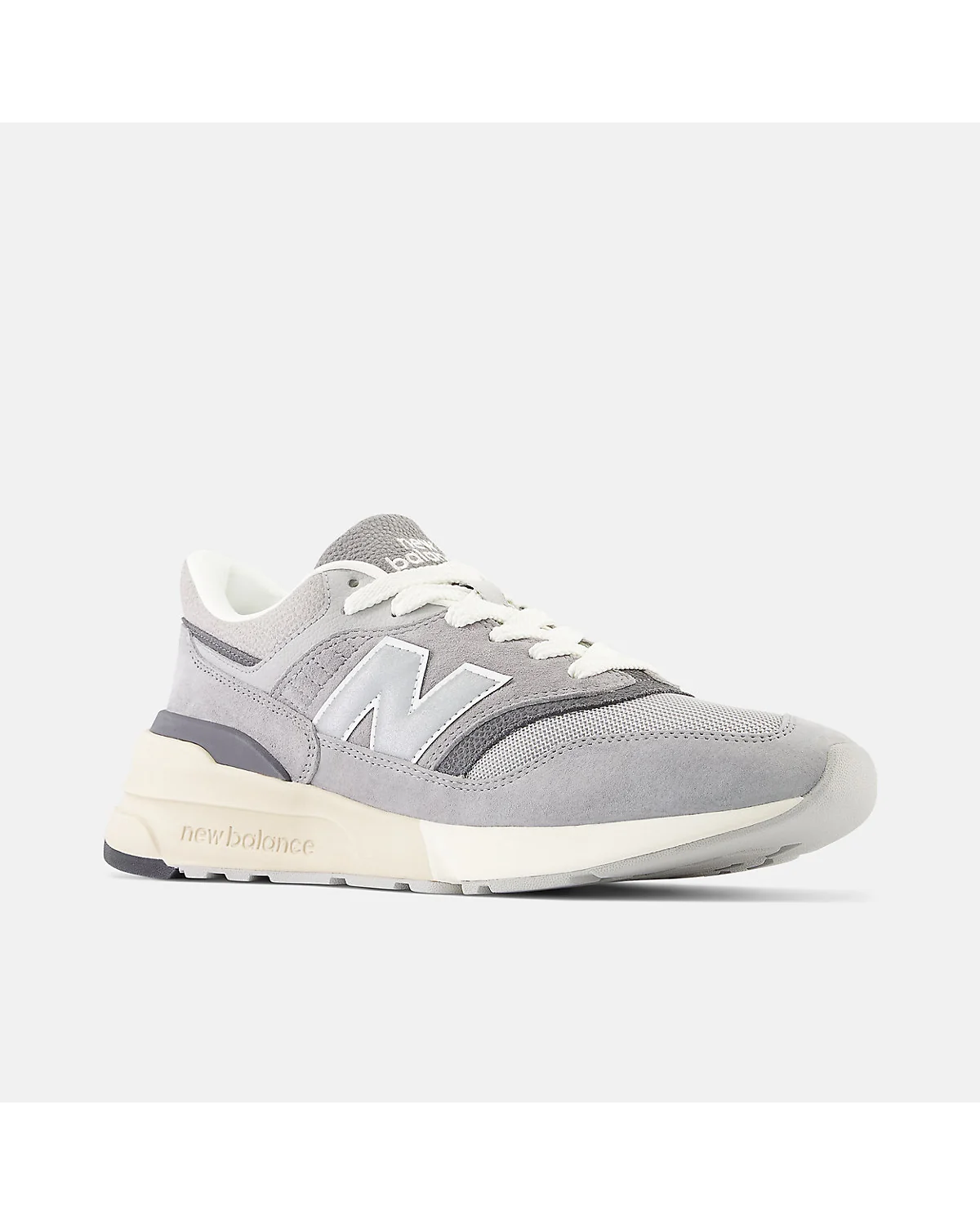 Кроссовки New Balance 997R в многотоновых серых оттенках, вид спереди.