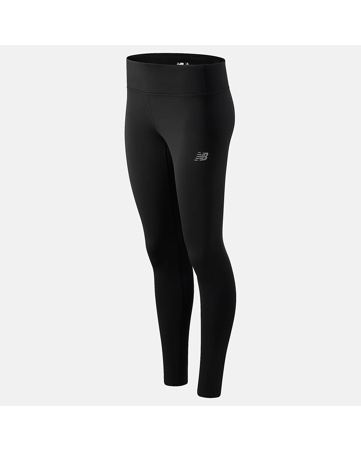 Чёрные спортивные леггинсы New Balance Core Run Winter Tight на модели спереди.
