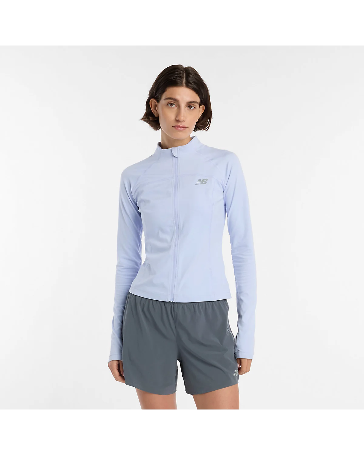 Голубая куртка New Balance Harmony на полной молнии, вид спереди.