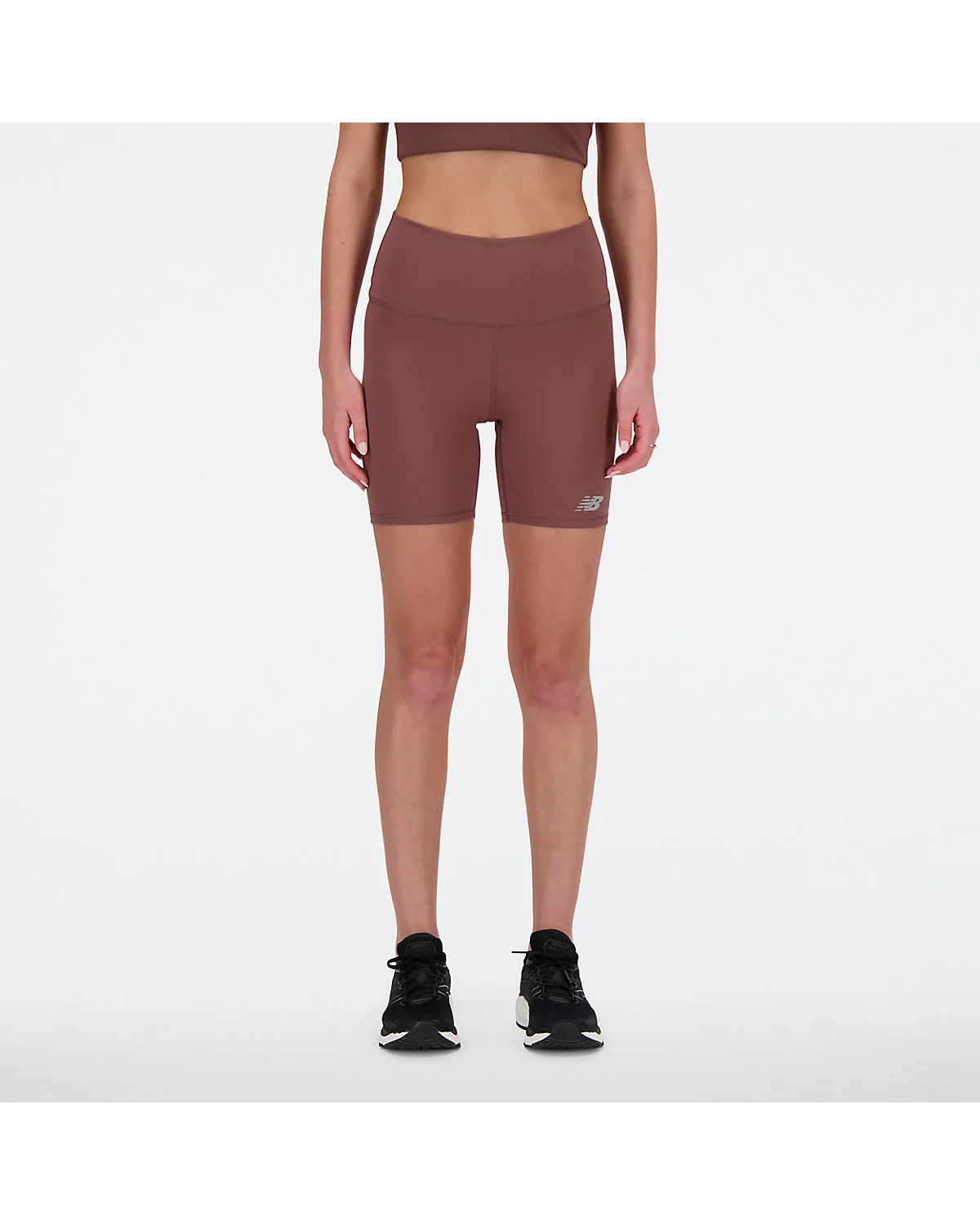 Чёрные шорты New Balance NB Harmony с высокой талией на модели.