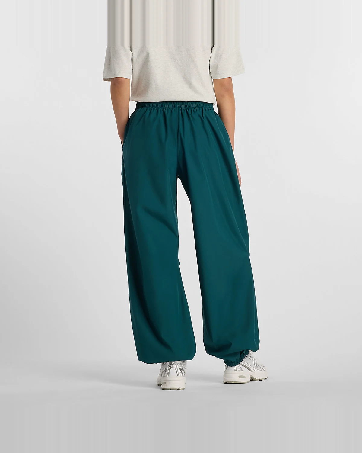 Женские брюки New Balance Trackside Woven — 4