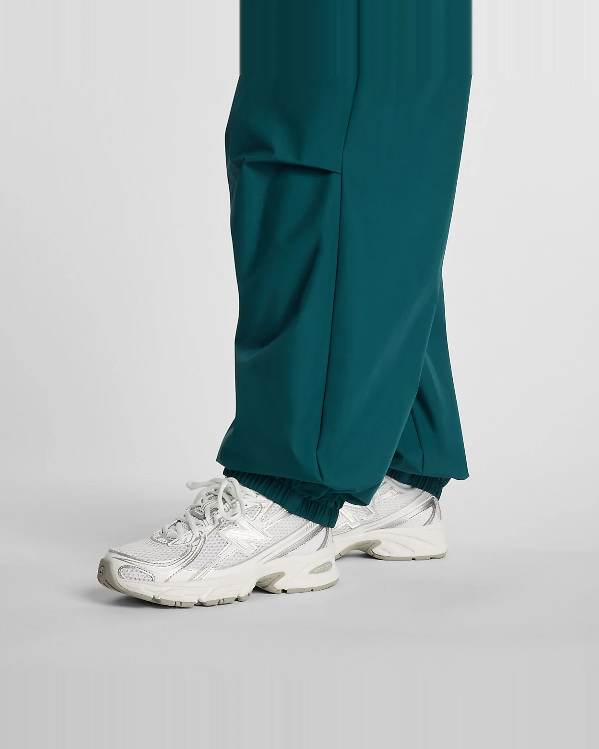 Женские брюки New Balance Trackside Woven — 7