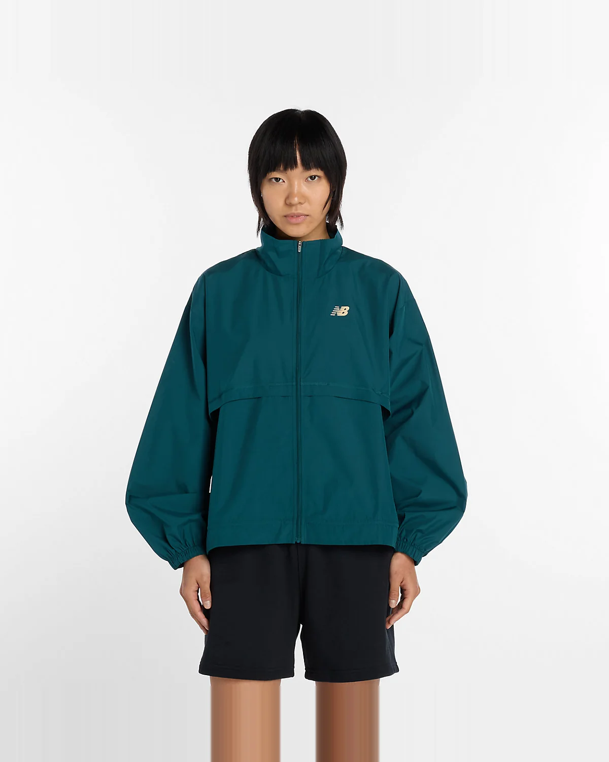 Женская куртка New Balance Trackside Woven — 2