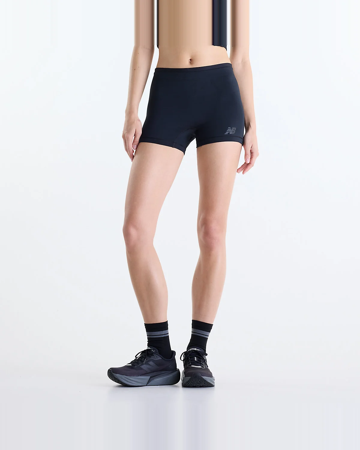 Женские шорты New Balance Fast Days Hot Short — 1