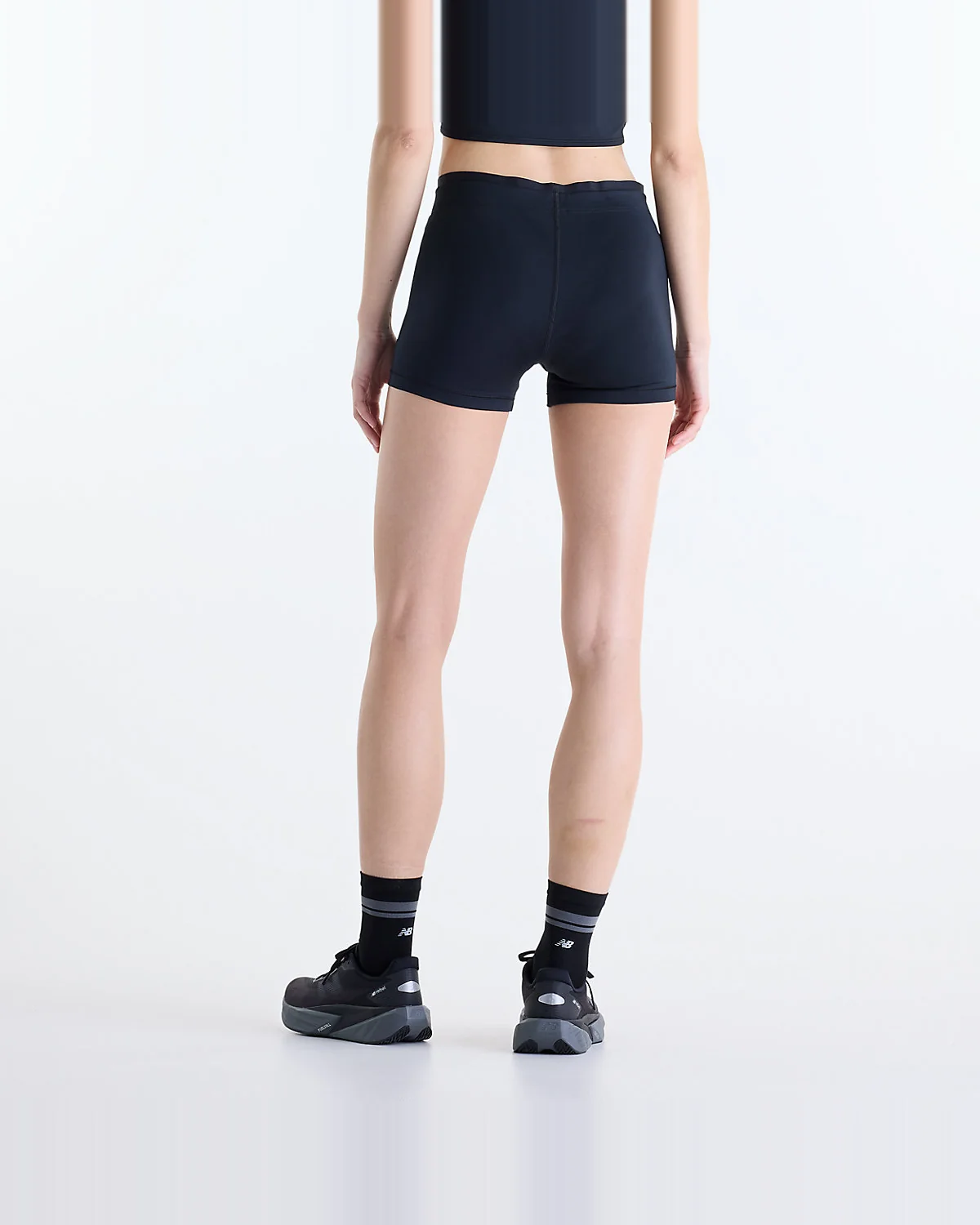 Женские шорты New Balance Fast Days Hot Short — 3