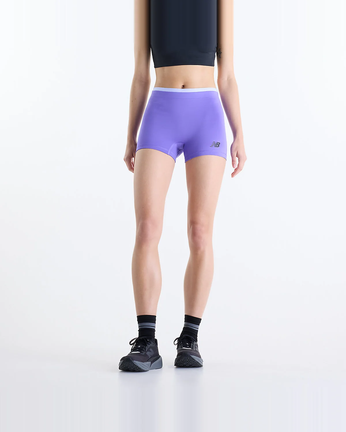 Женские шорты New Balance Fast Days Hot Short — 1
