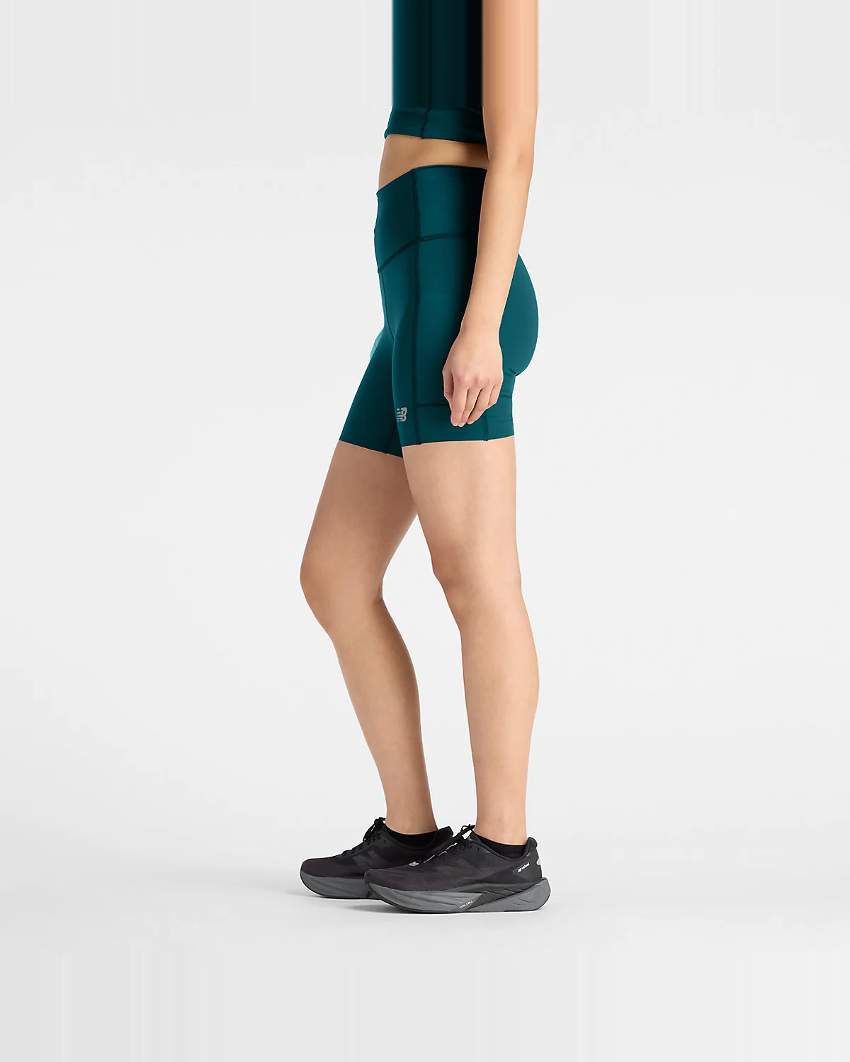 Женские шорты New Balance RC Elite Storage Short 6" — 5