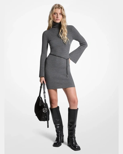 Мини-платье Michael Kors из шерсти с горлом и поясом-цепочкой