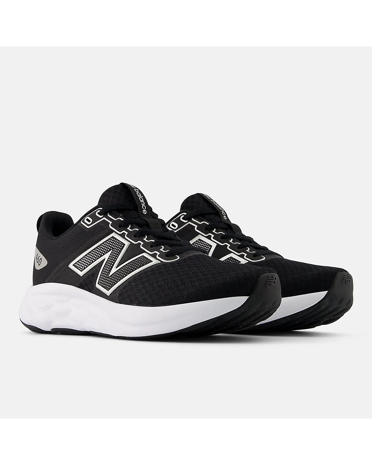 Крупный план сетчатого материала кроссовок New Balance 460v4.