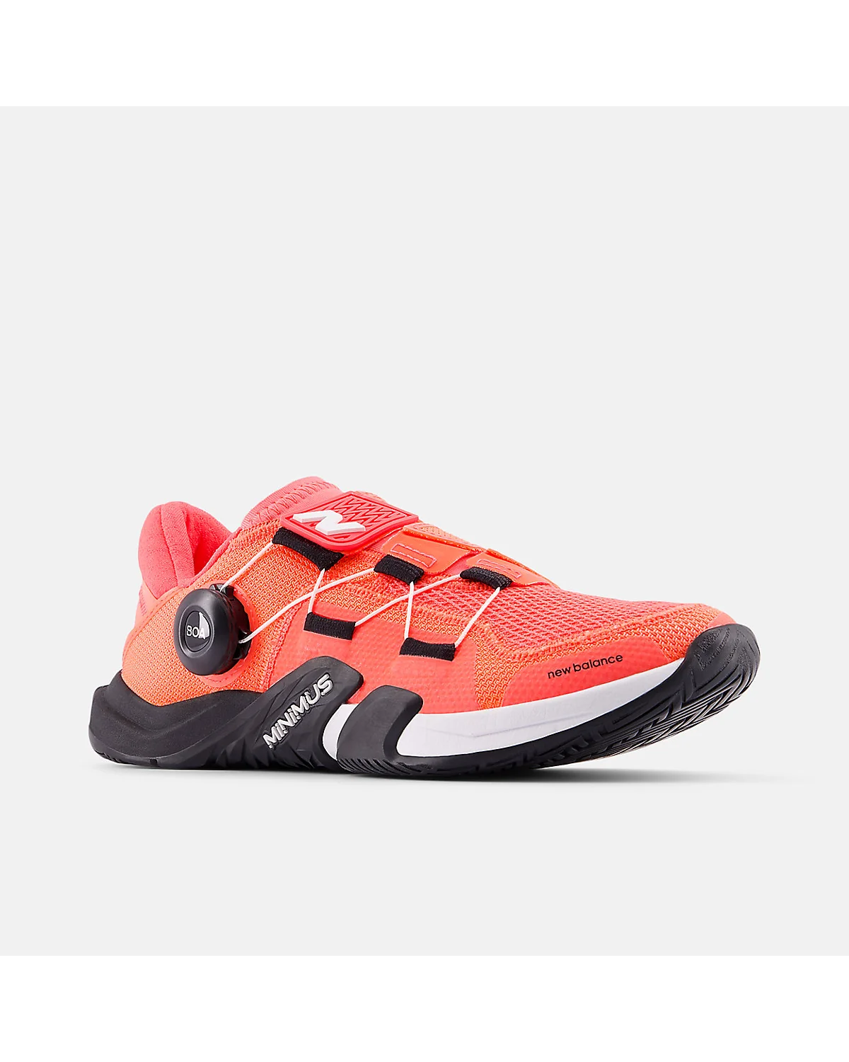 Кроссовки New Balance Minimus TR BOA v2 красного цвета под другим углом.