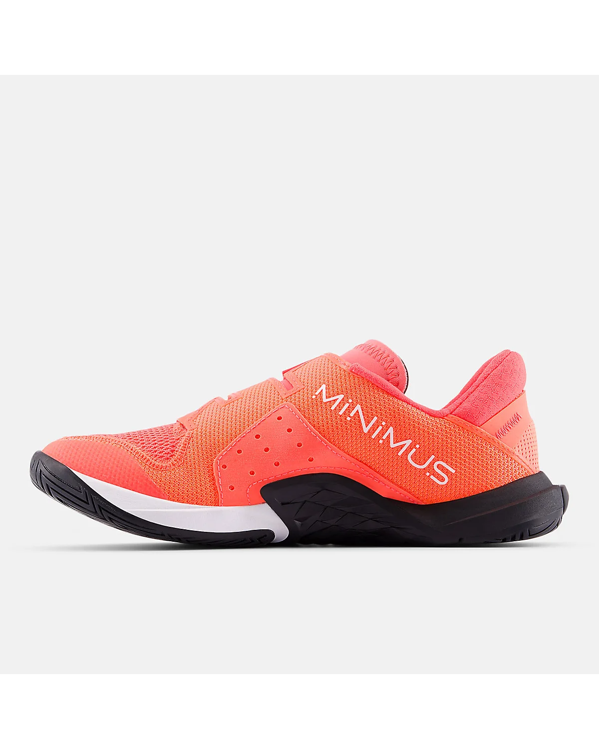 Вид сзади красных кроссовок New Balance Minimus TR BOA v2.