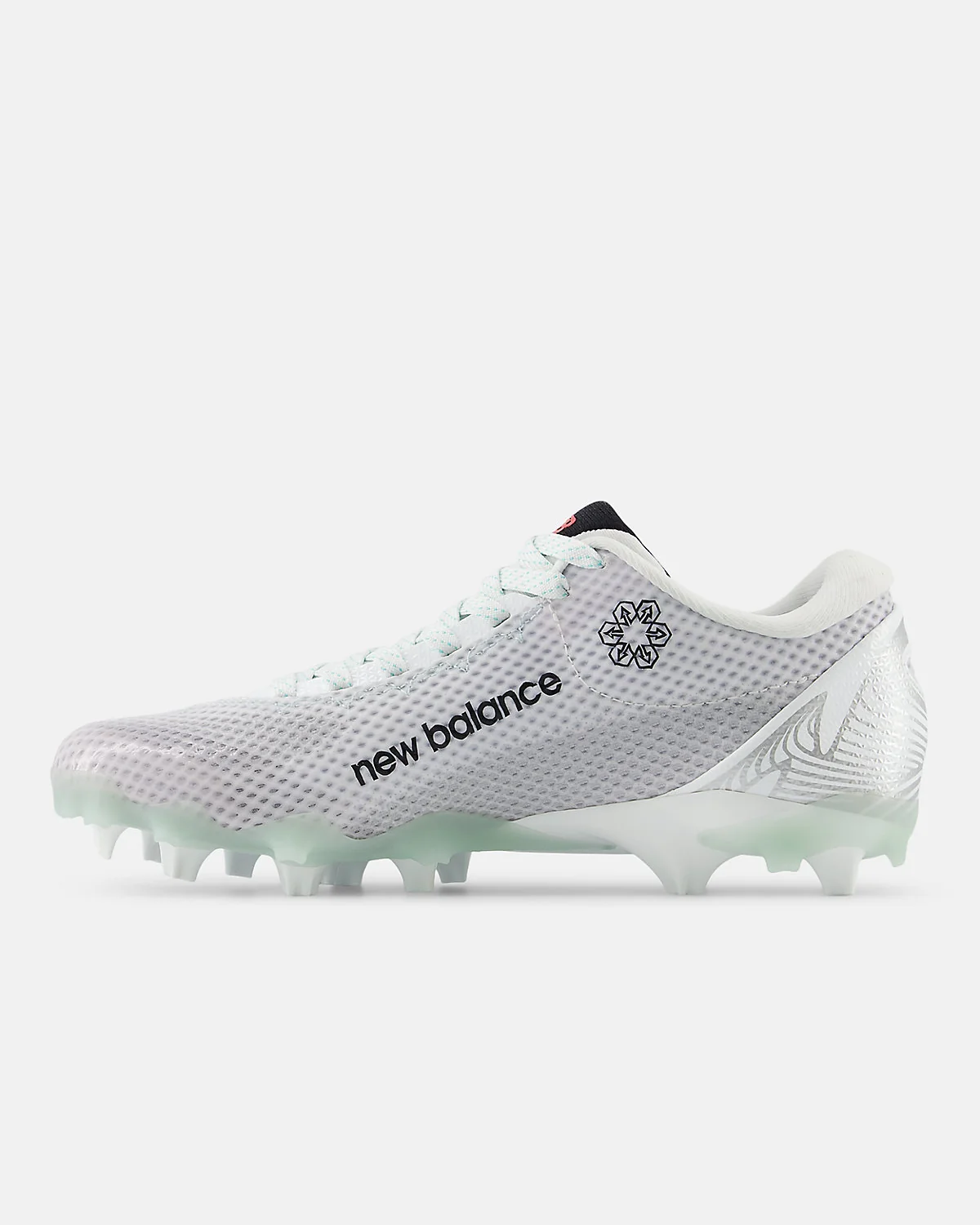 Тыльный вид кроссовок New Balance FreezeLX v5 Low с оранжевыми деталями.