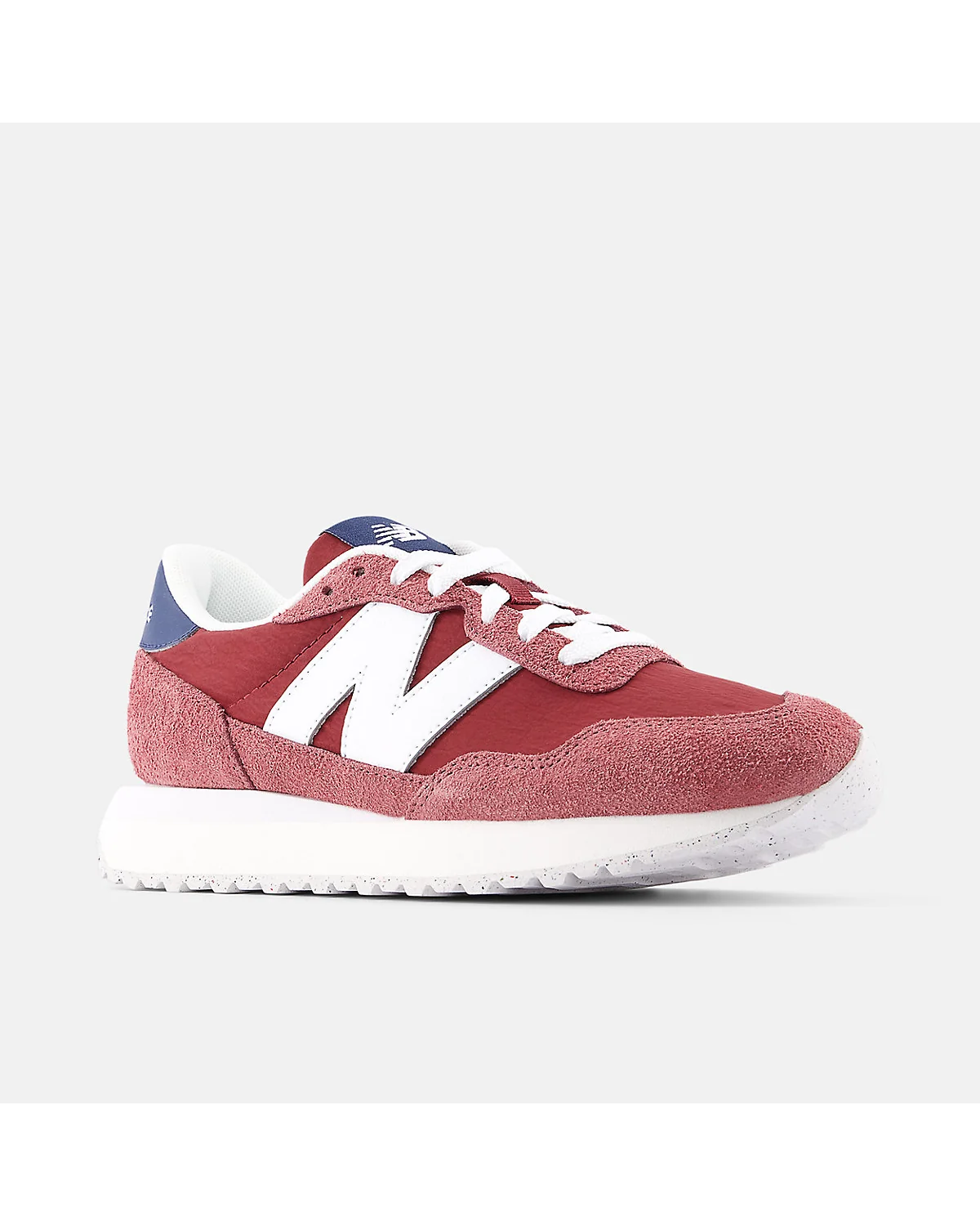 Кроссовки New Balance 237 выгоревшего бордового цвета, альтернативный ракурс.