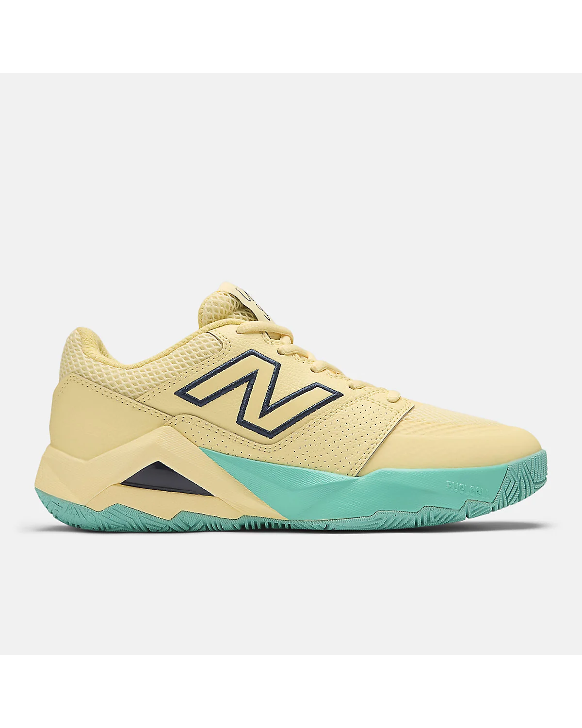 Кроссовки New Balance Coco Delray цвета пергамент с тёмно-синим, вид сбоку.