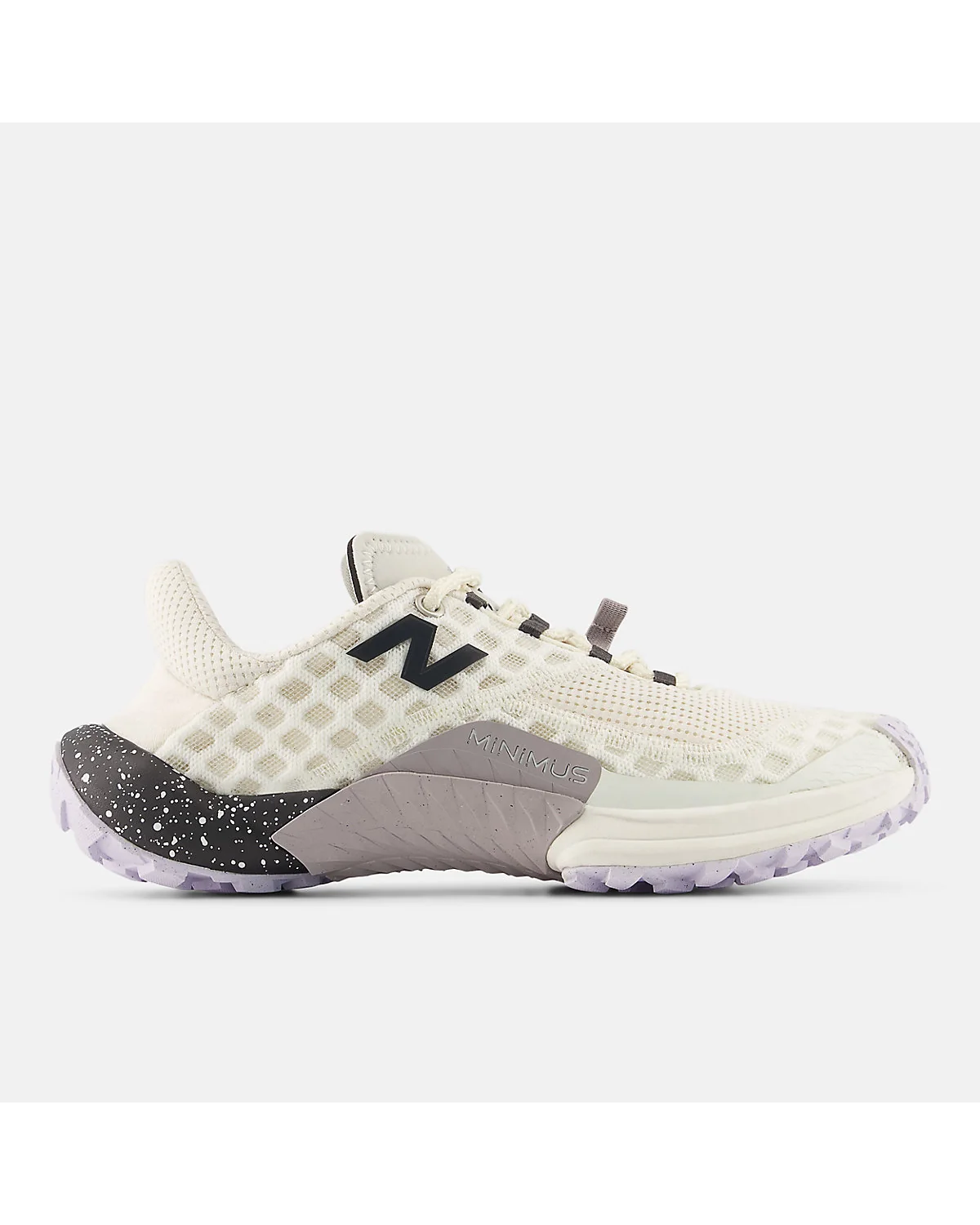 Трейловые кроссовки New Balance Minimus Trail цвета морской соли, вид сбоку.
