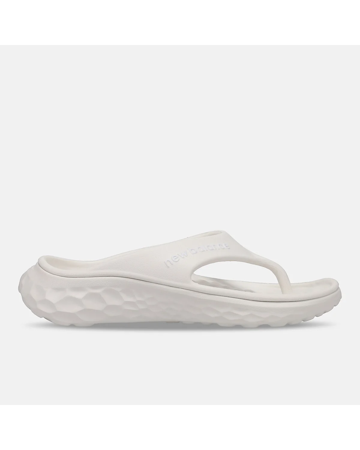 Сандалии-вьетнамки New Balance Fresh Foam Thong цвета морская соль с белым, вид спереди.