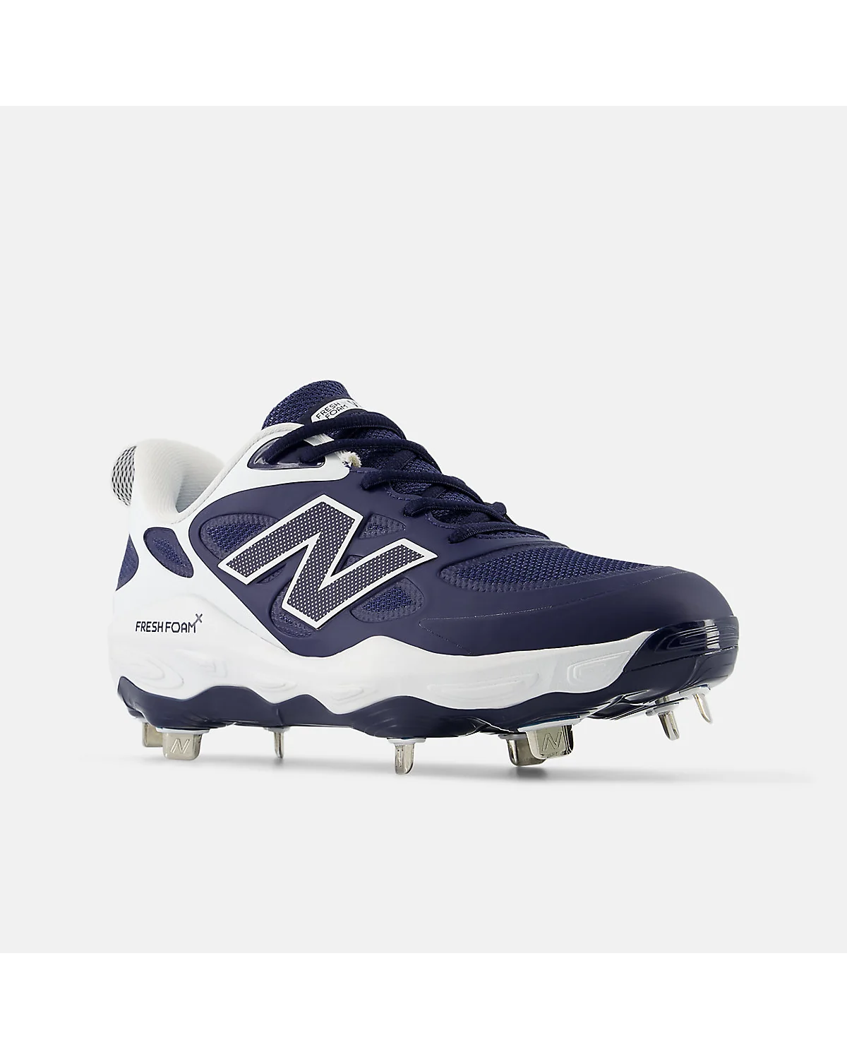 Спортивные бутсы New Balance Velo v4 Metal тёмно-синие, вид спереди.