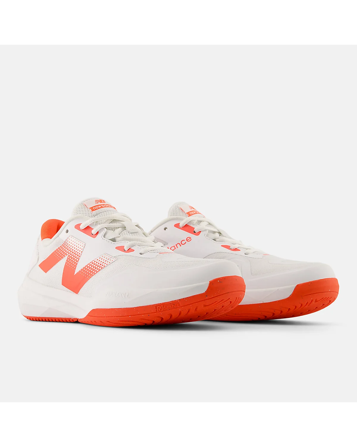 Подошва кроссовок New Balance 796v4 с красным покрытием и видимой геометрией.