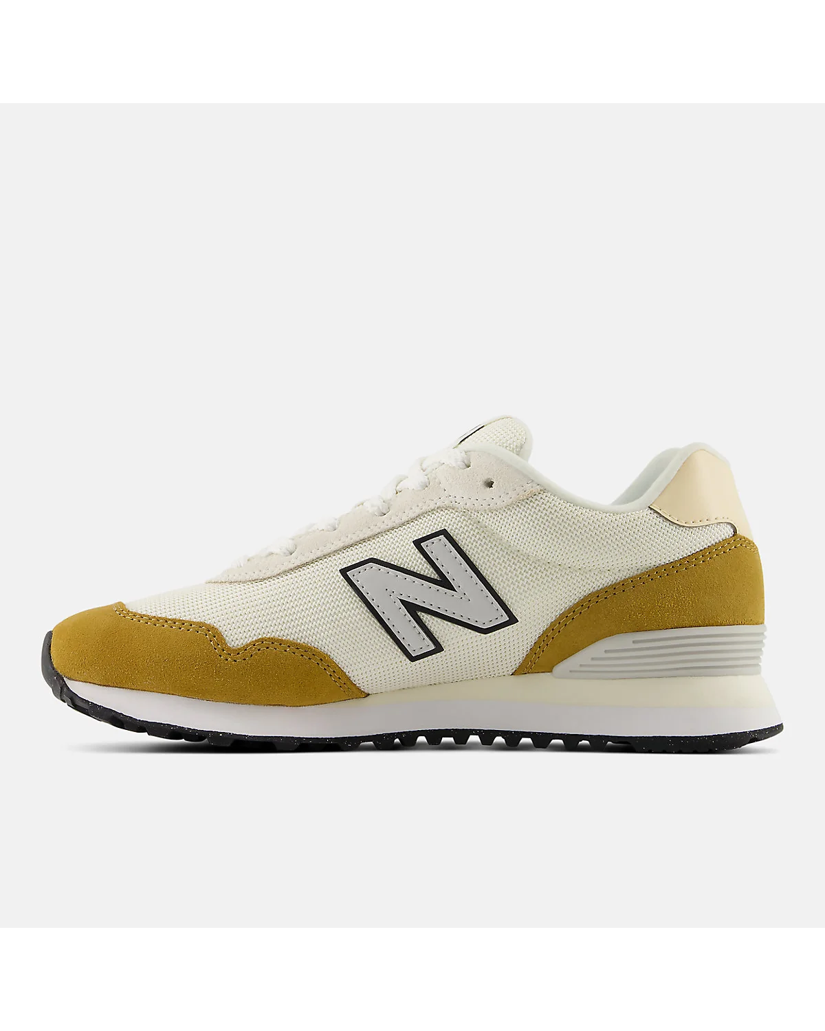 Детальный вид материала кроссовок New Balance 515 с замшевыми и сетчатыми панелями.