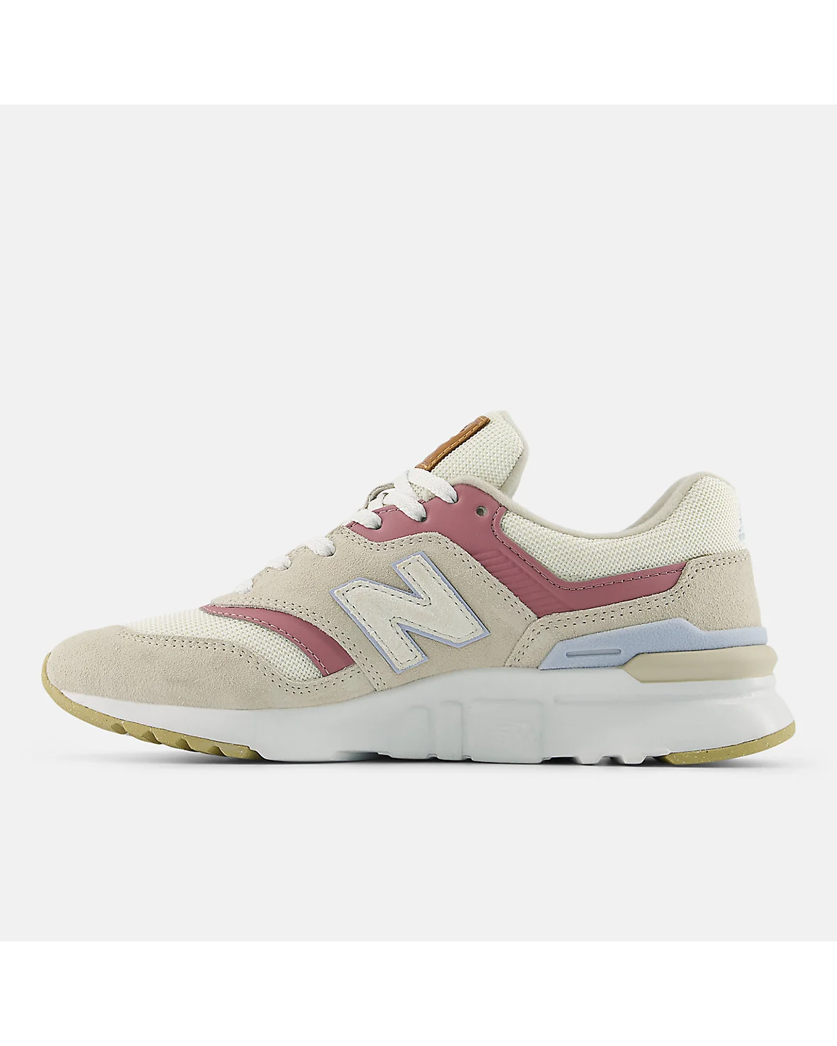 Детальный вид горчично-коричневой замши и белого материала New Balance 997H.