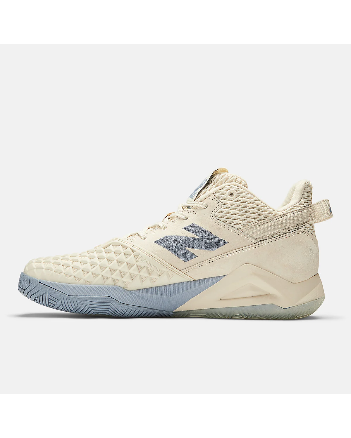 Подошва кроссовок New Balance Coco CG2 цвета лён с многоцветным паттерном