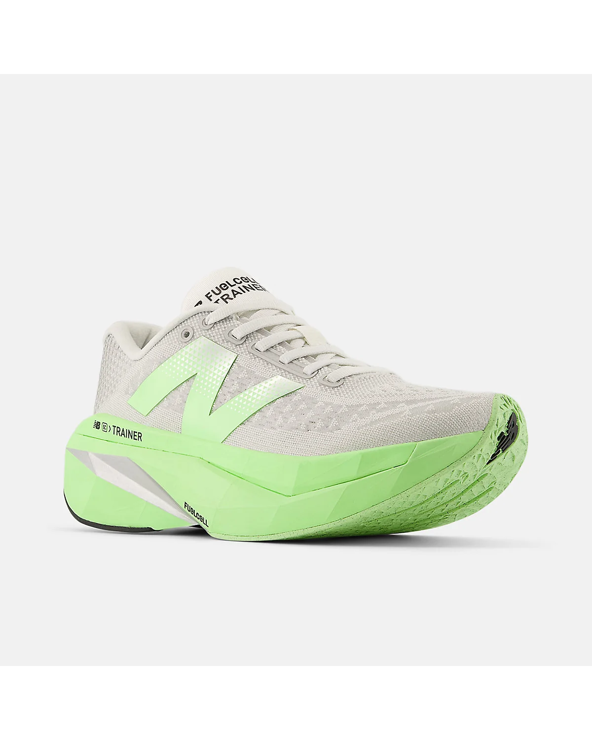 Беговые кроссовки New Balance FuelCell SuperComp Trainer v3 мятного цвета с зелёной подошвой, вид сзади