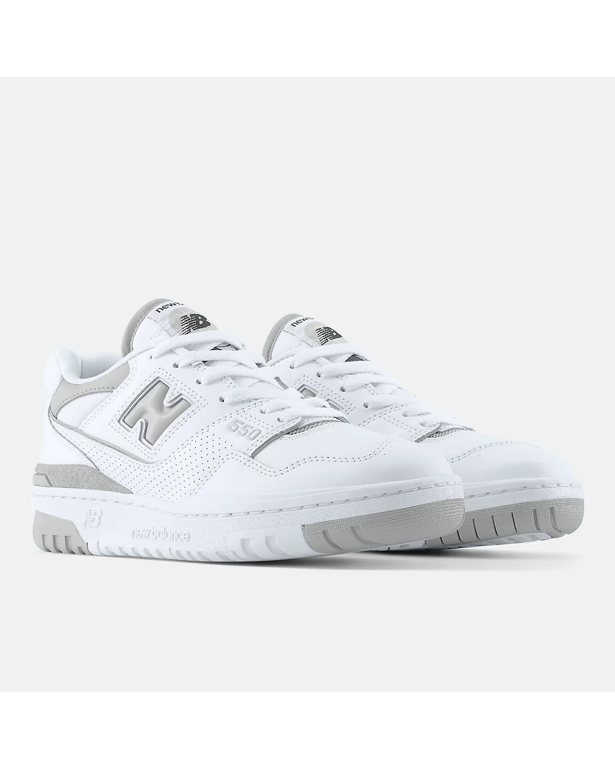 Кроссовки New Balance 550 белого цвета с мягкой подошвой, вид спереди