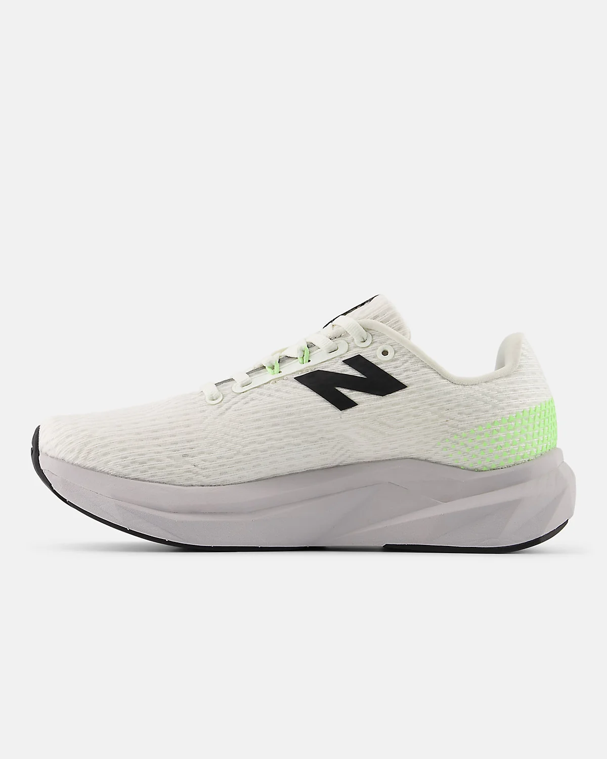 Подошва кроссовок New Balance FuelCell Propel v5 с розово-чёрным паттерном