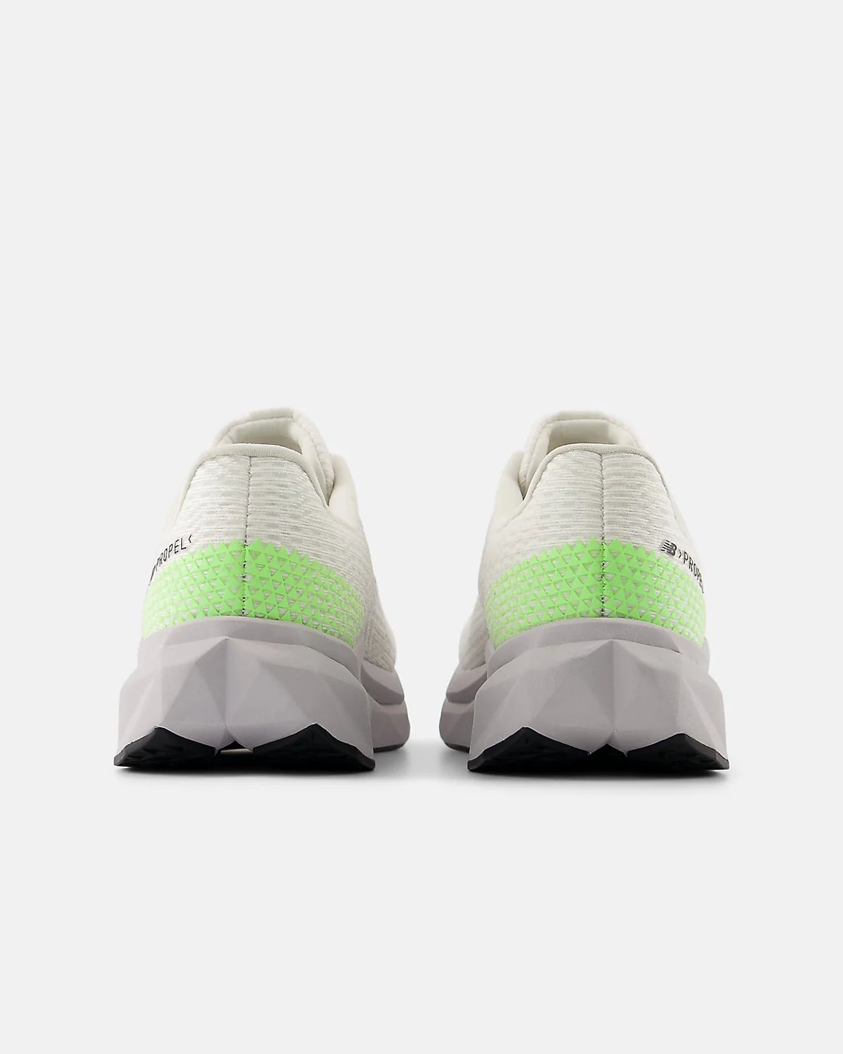 Женские кроссовки New Balance FuelCell Propel v5 — 5