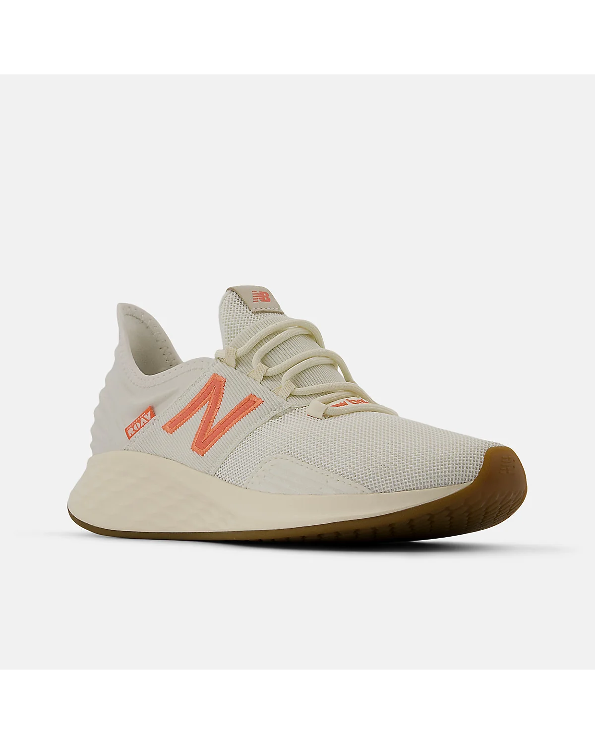 Кроссовки New Balance Fresh Foam Roav цвета морская соль с оранжевой полоской, вид сзади