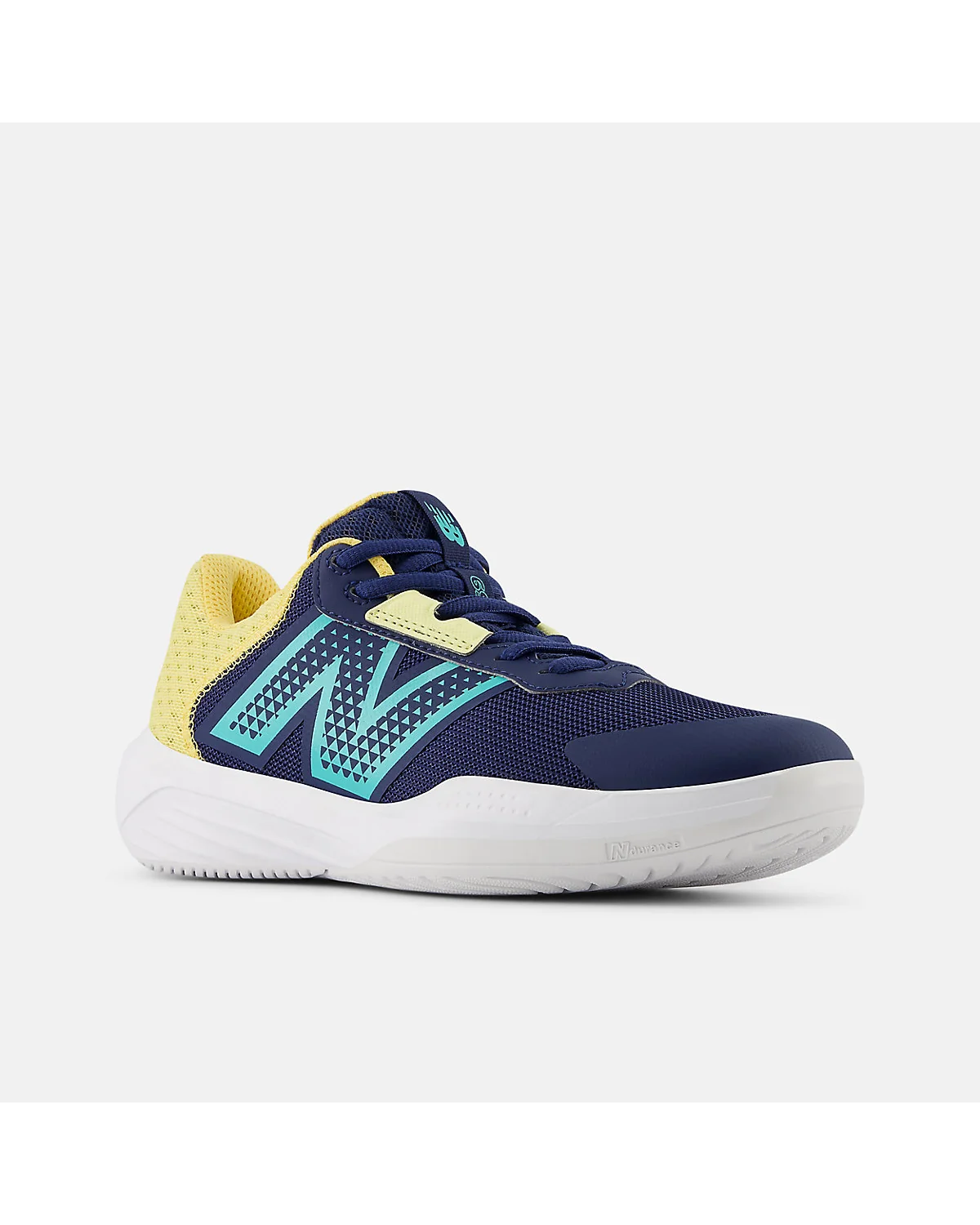 Кроссовки New Balance 696v6 белые, двойной вид спереди