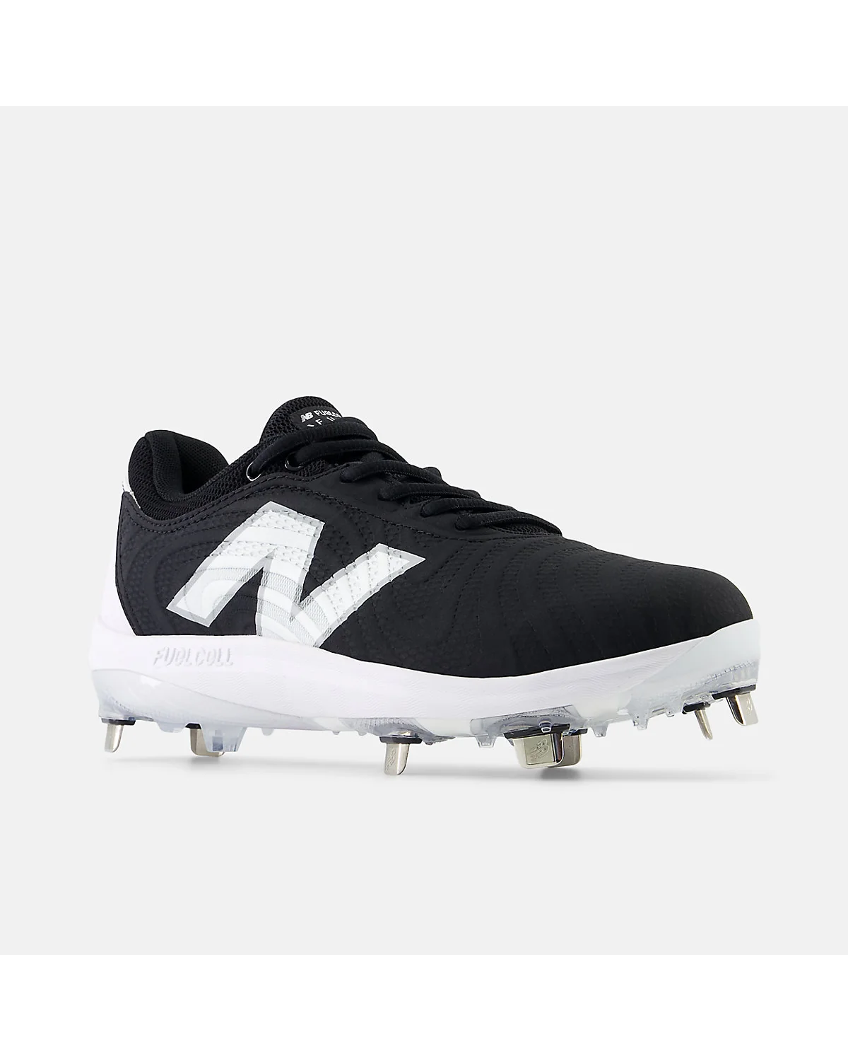 Бутсы New Balance FUSE v4 Metal, вид подошвы с металлическими шипами