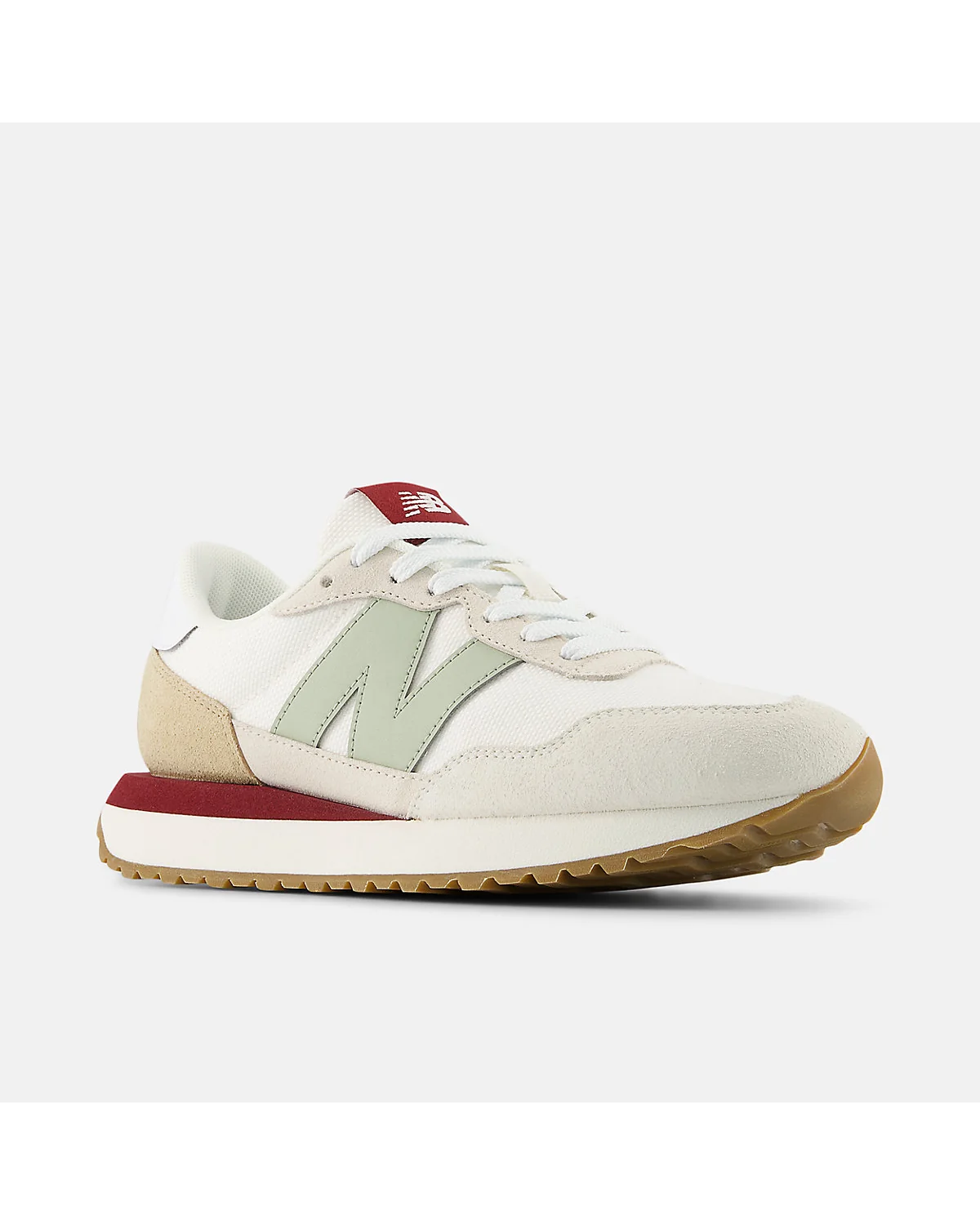 Кроссовки New Balance 237, трёхчетвертной вид с боковой полосой
