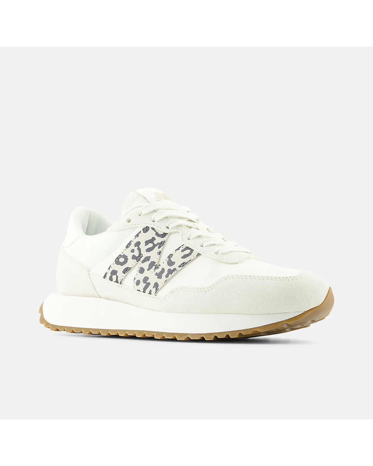 Кроссовки New Balance 237 с анималистичным принтом, трёхчетвертной вид