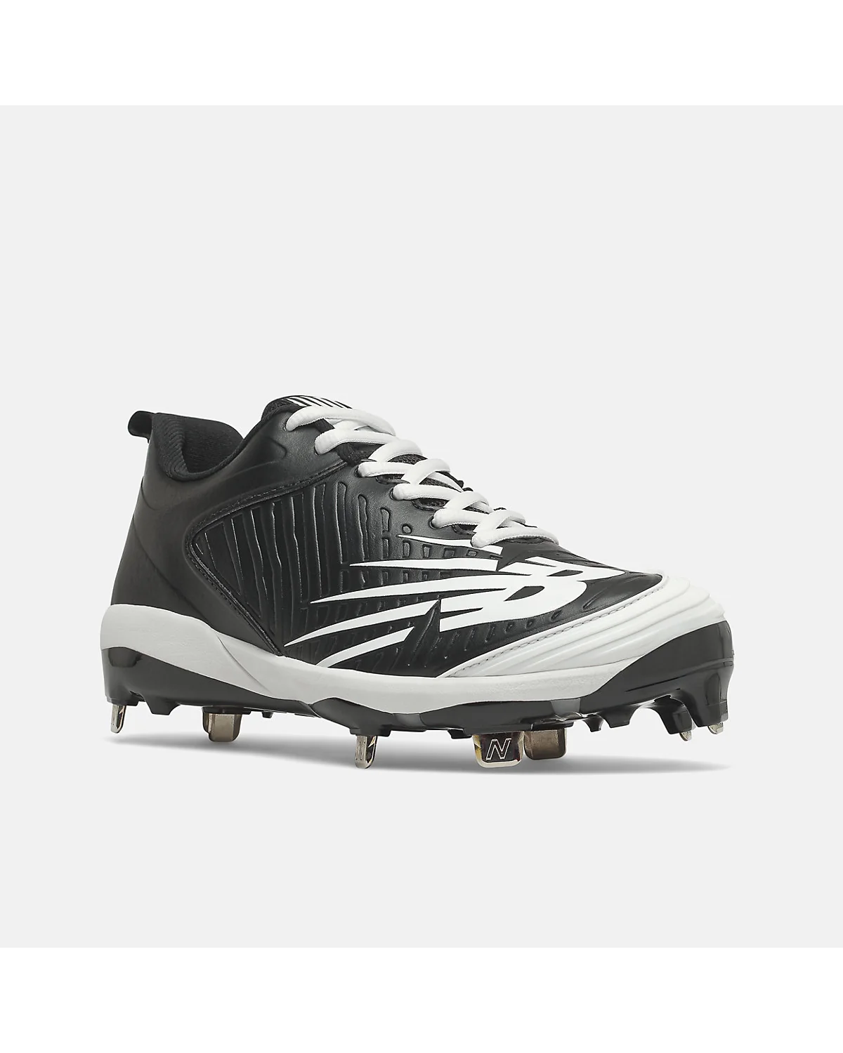 Бутсы New Balance FUSE v3 Metal Pitch, вид подошвы с металлическими шипами
