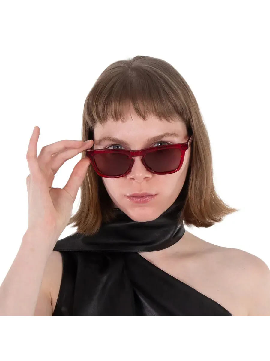 Женские солнцезащитные очки Calvin Klein Wine Square CK23535S 604 53 — изображение 2 из 5, красный