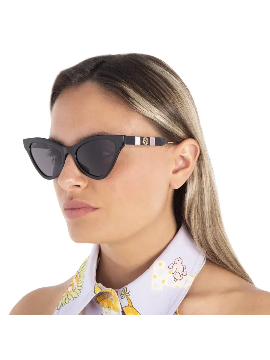 Очки солнцезащитные женские Gucci серого цвета в форме кошачьего глаза GG0597S-001 55 — изображение 2 из 5, серый