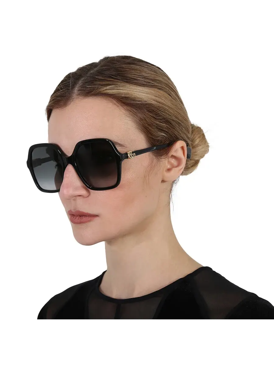 Женские солнцезащитные очки Gucci серого квадратного цвета GG1072S 001 56 — изображение 2 из 5, черный