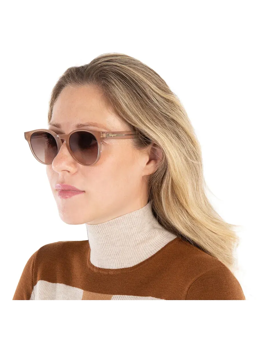Солнцезащитные очки для женщин Salvatore Ferragamo Brown Teacup SF1068S 278 52 — изображение 2 из 4, коричневый