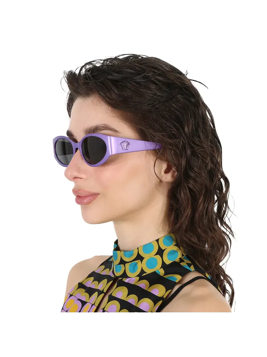 Женские солнцезащитные очки Versace Dark Grey Oval VE2263 150287 56 — изображение 2 из 6, фиолетовый