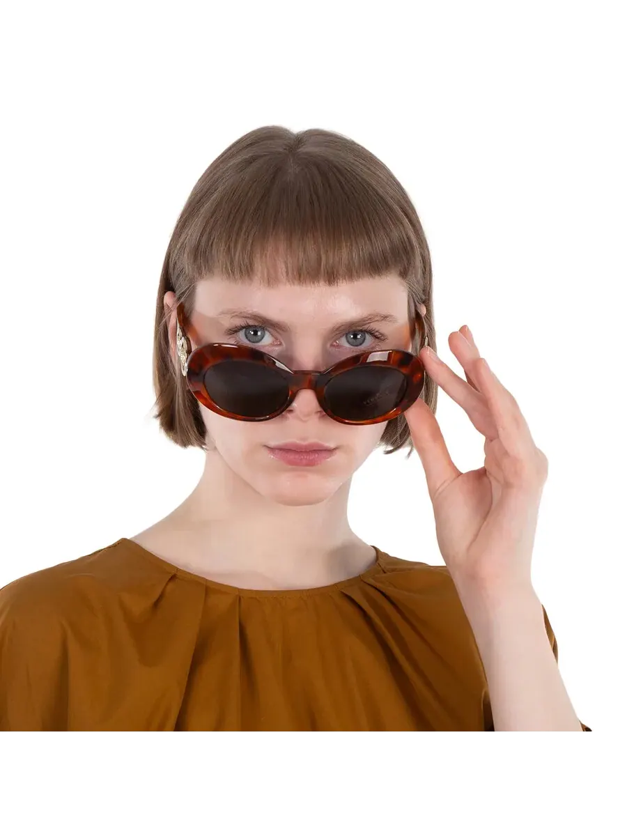 Женские солнцезащитные очки Versace серого цвета, овальные VE4329 521487 53 — изображение 2 из 6, хавана