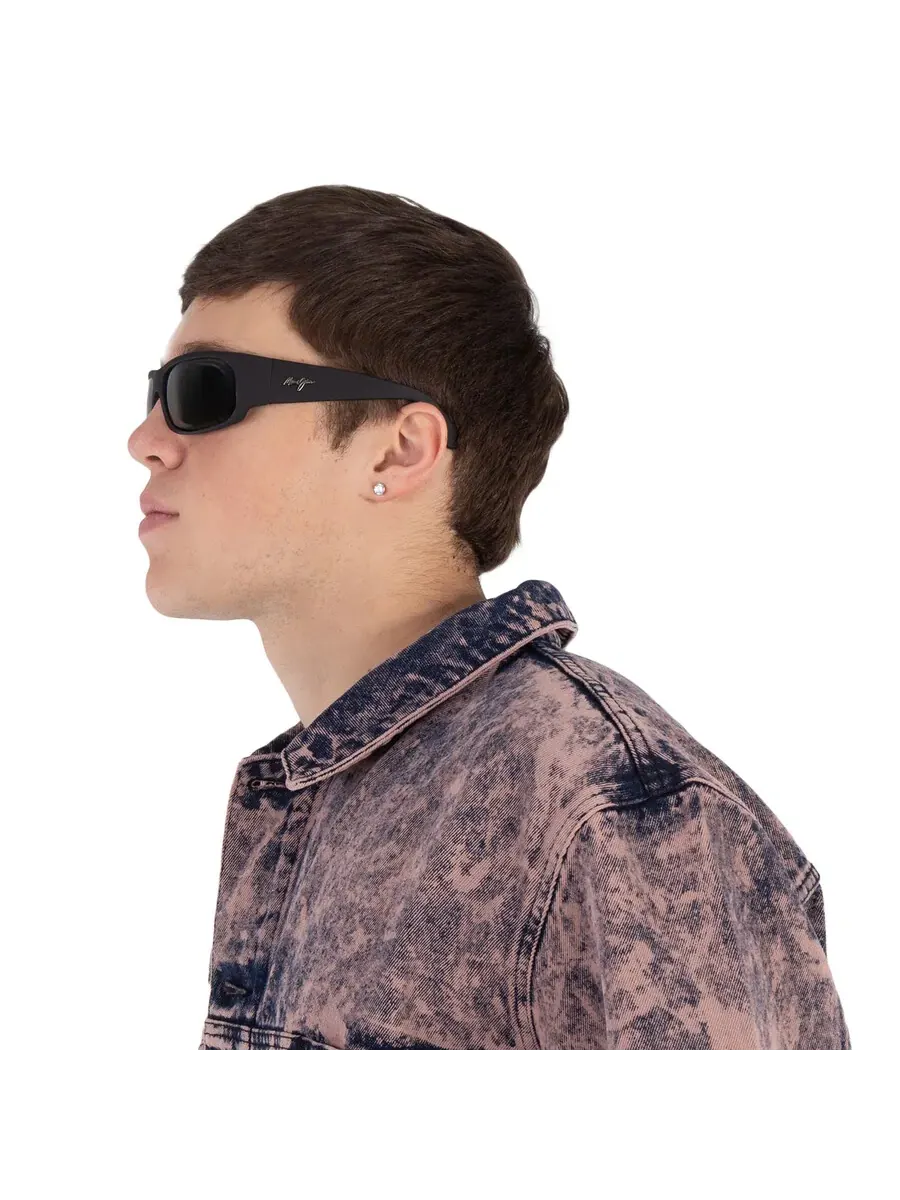 Солнцезащитные очки Maui Jim World Cup Neutral Grey Wrap для мужчин 266-02MR 64 — изображение 2 из 4, черный