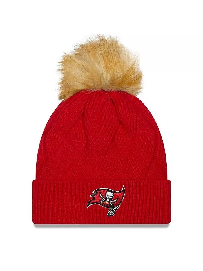 Красная женская вязаная шапка Tampa Bay Buccaneers Snowy с манжетами и помпоном New Era — красный