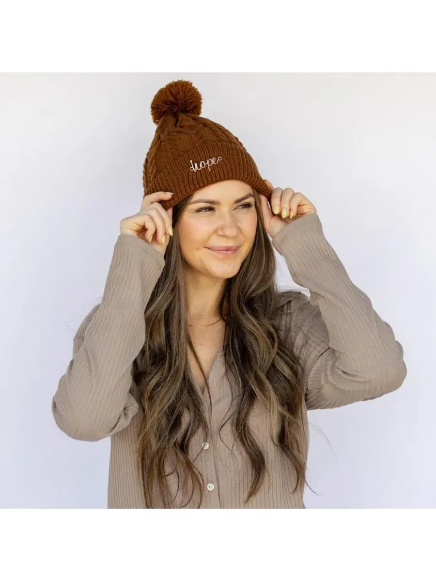 Женская вязаная шапка-бини с помпоном Headbands Of Hope — изображение 7 из 7, коричневый