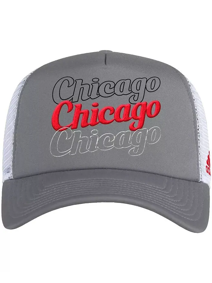 Женская бейсболка Chicago Blackhawks Foam Trucker Snapback серо-белого цвета adidas