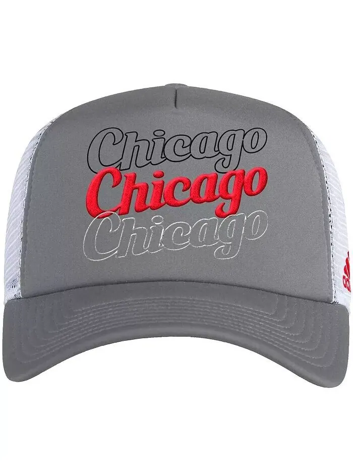 Женская серо-белая кепка Chicago Blackhawks Foam Trucker Snapback Adidas — изображение 2 из 3, серый белый